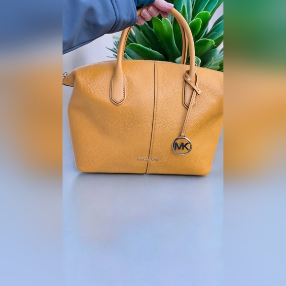 NWT Michael Kors Hyde Large Pebbled Leather Satchel Golden Rod - Picture 1 of 9